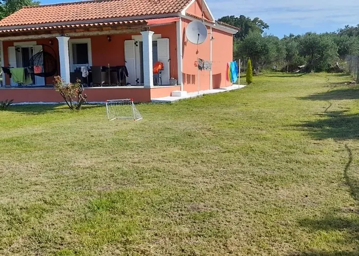 度假居 Detached With Sea Views At