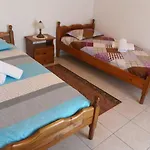 度假居 Detached With Sea Views At